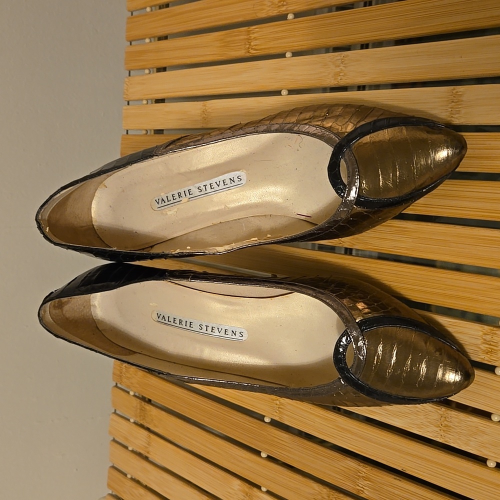 Vintage Valerie Stevens black and gold pumps